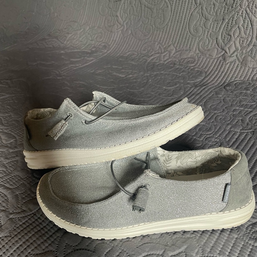 Women’s Hey Dudes 8.5 Sparkling Silver Gray.